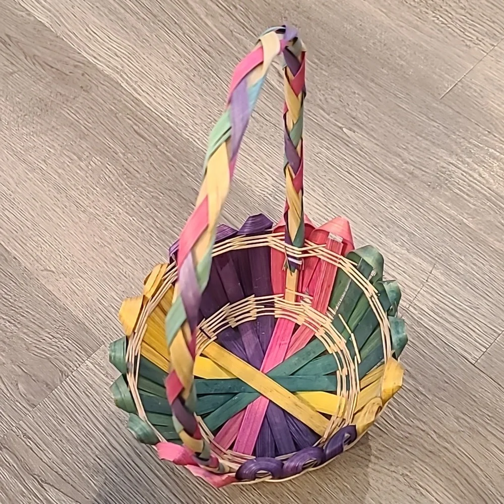 Vintage Easter 🐣 Basket